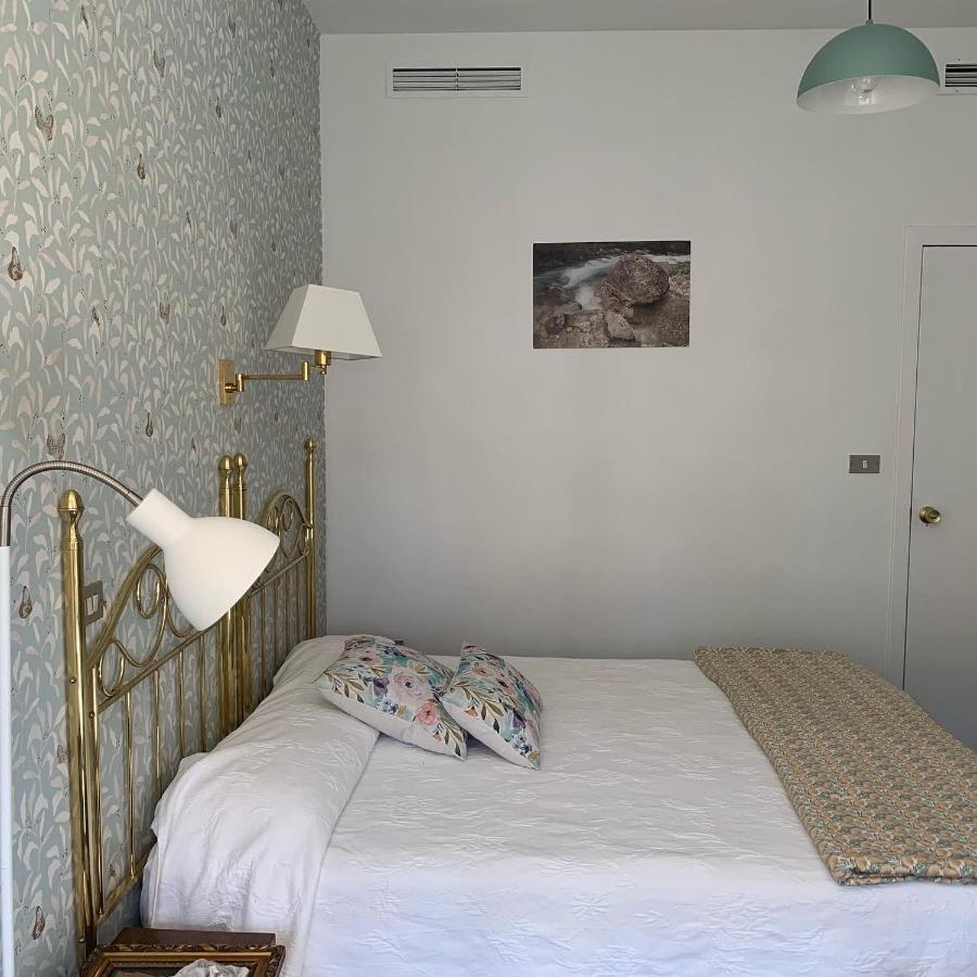 Hostal Pirineos Barbastro Exteriör bild