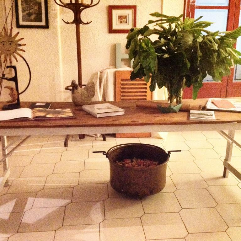 Hostal Pirineos Barbastro Exteriör bild
