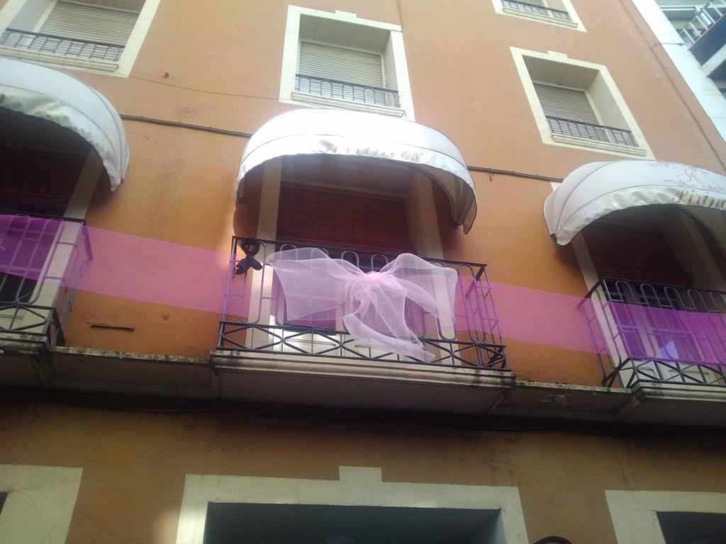 Hostal Pirineos Barbastro Exteriör bild