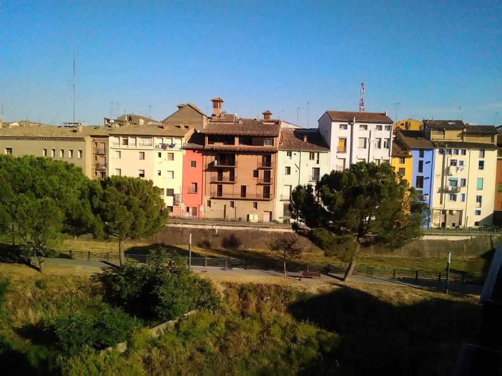 Hostal Pirineos Barbastro Exteriör bild